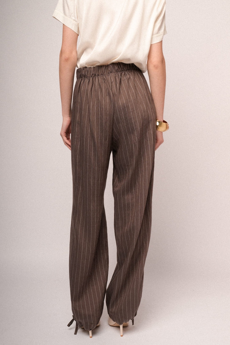 Pantaloni palazzo in gessato cioccolato con coulisse allorlo