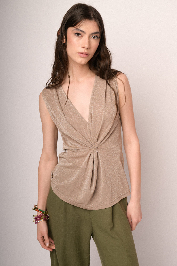 Top in maglia lurex beige con nodo