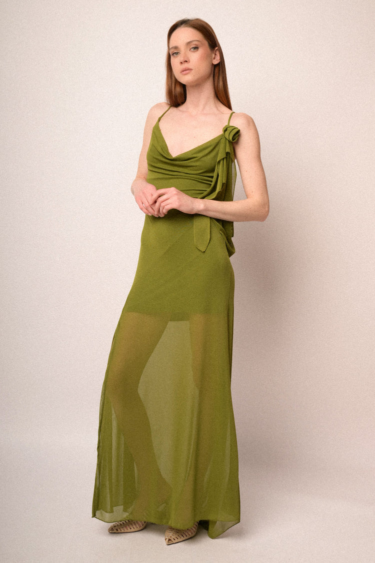 Abito lungo in tulle verde pistacchio con rosa 3D