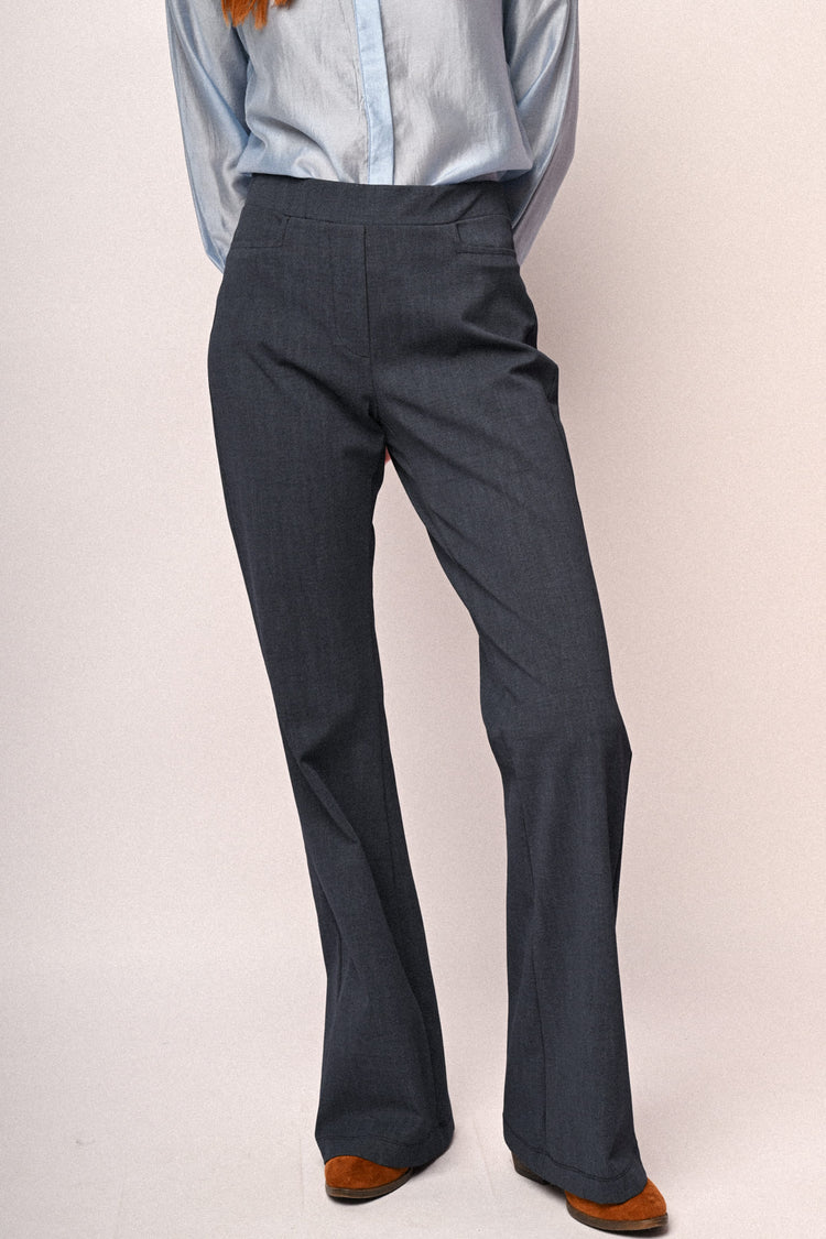 Pantaloni svasati effetto denim