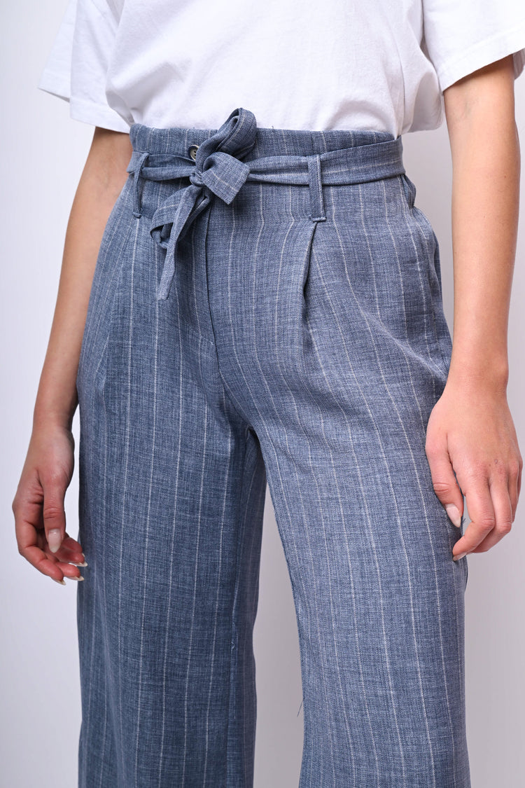 Pantaloni crop a stampa gessata