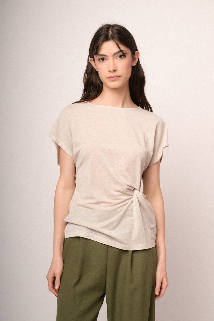 T-shirt in maglia lurex avorio con nodo