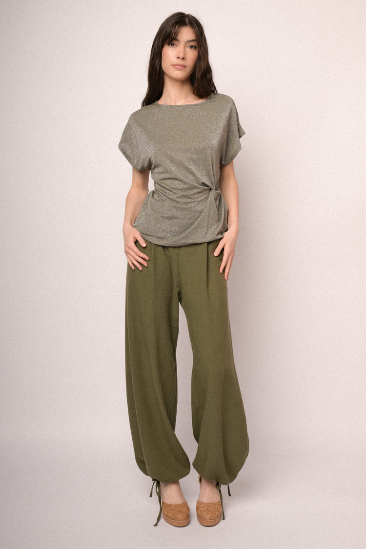 T-shirt in maglia lurex verde oliva con nodo