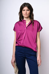 Top in raso con scollo alla tunisina