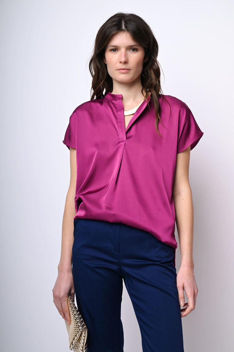 Top in raso con scollo alla tunisina