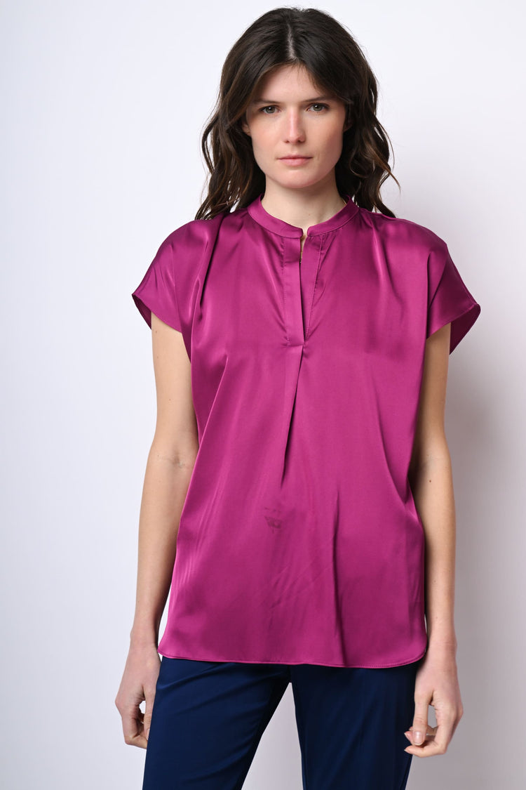 Top in raso con scollo alla tunisina