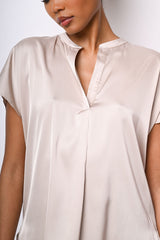 Top in raso con scollo alla tunisina