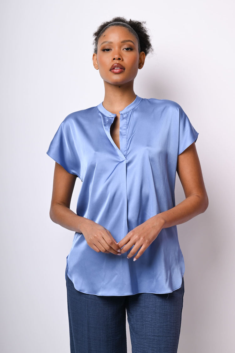 Top in raso con scollo alla tunisina