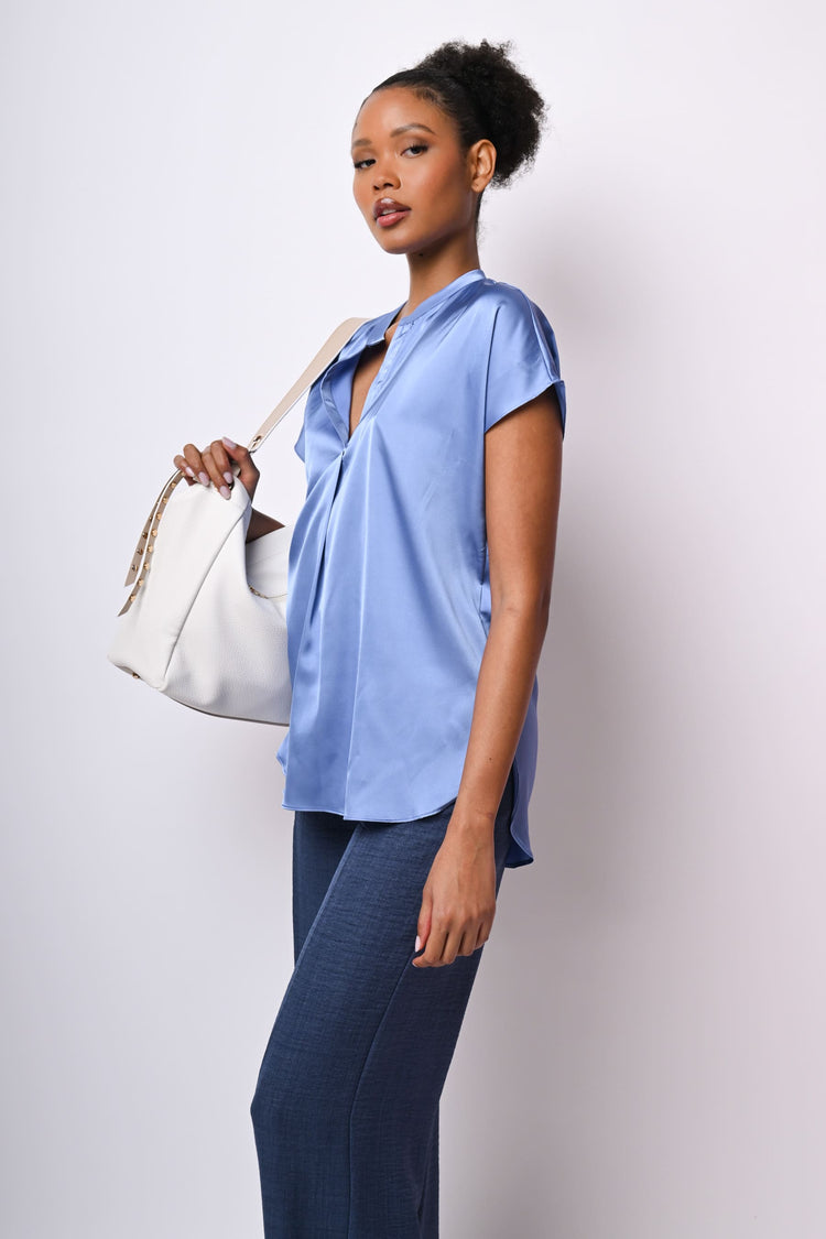Top in raso con scollo alla tunisina