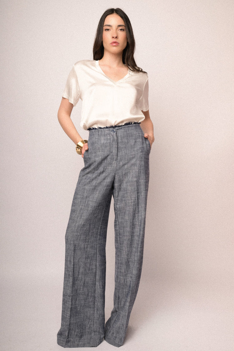T-shirt basic in raso di viscosa bianco con scollo a V