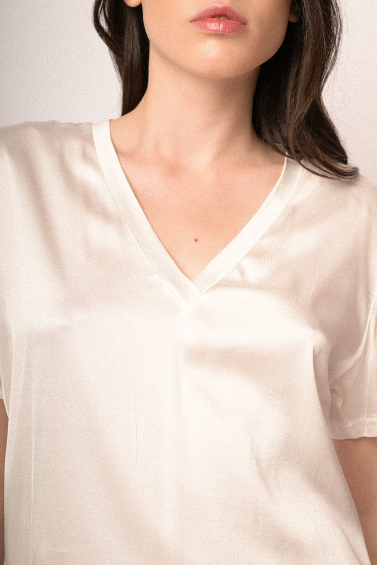 T-shirt basic in raso di viscosa bianco con scollo a V