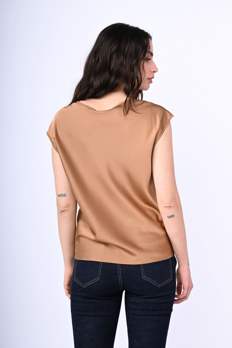 Top in raso con scollo a V