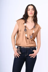 Top in raso con scollo a V