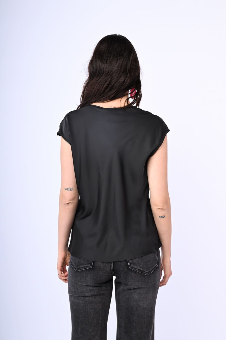 Top in raso con scollo a V