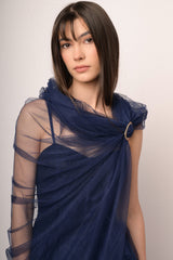 Coprispalle in tulle blu con fibbia-gioiello