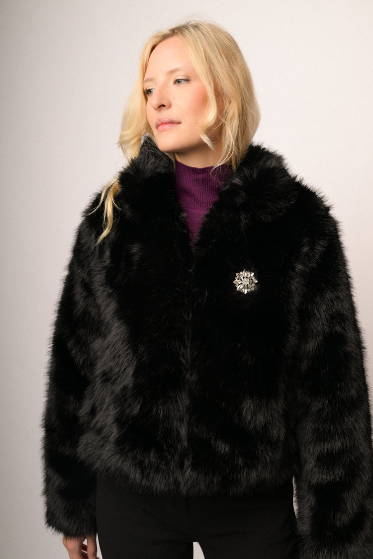 Giacca pelosa con bottone