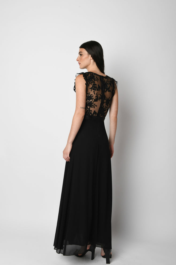 Abito lungo con pizzo e cintura