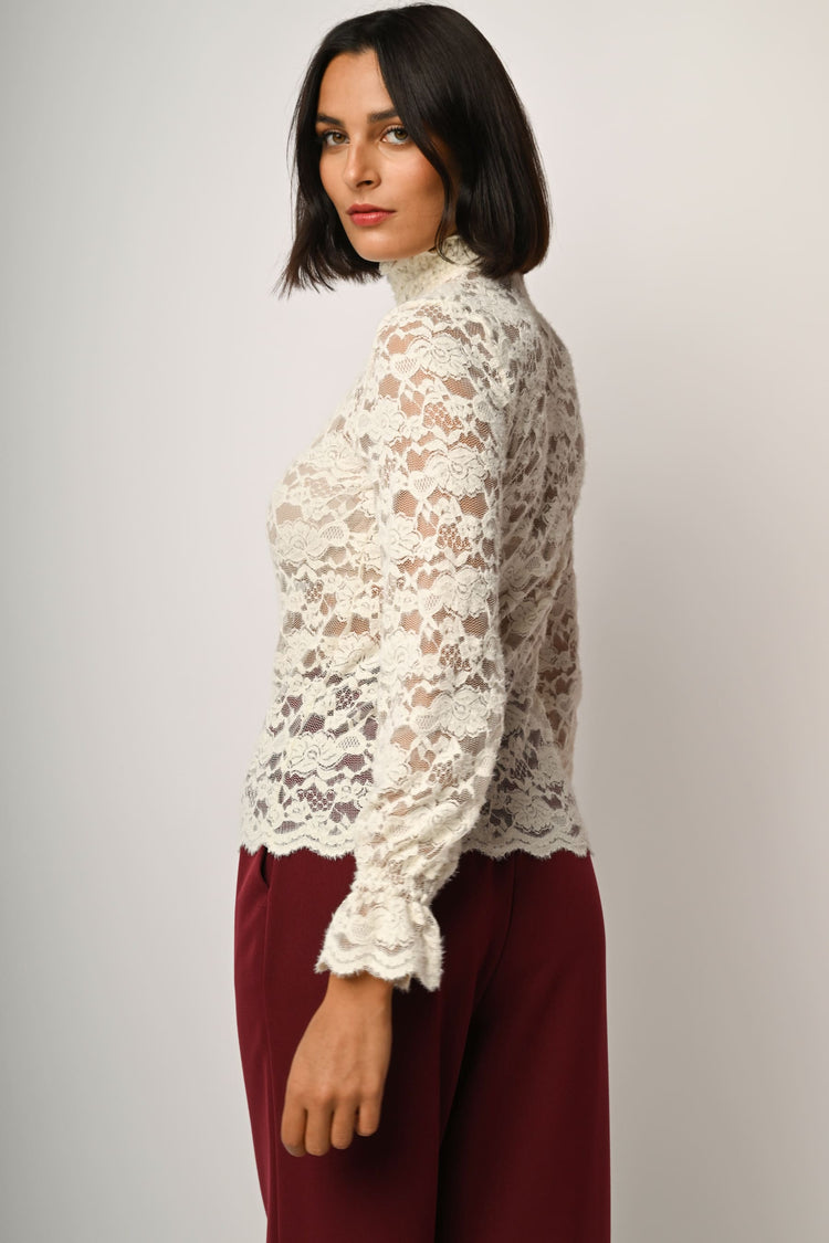 Top a maniche lunghe in pizzo