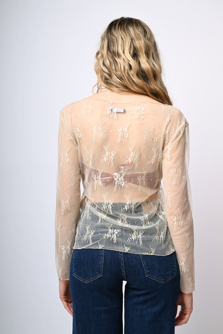 Top in tulle con ricami e scollo a barchetta
