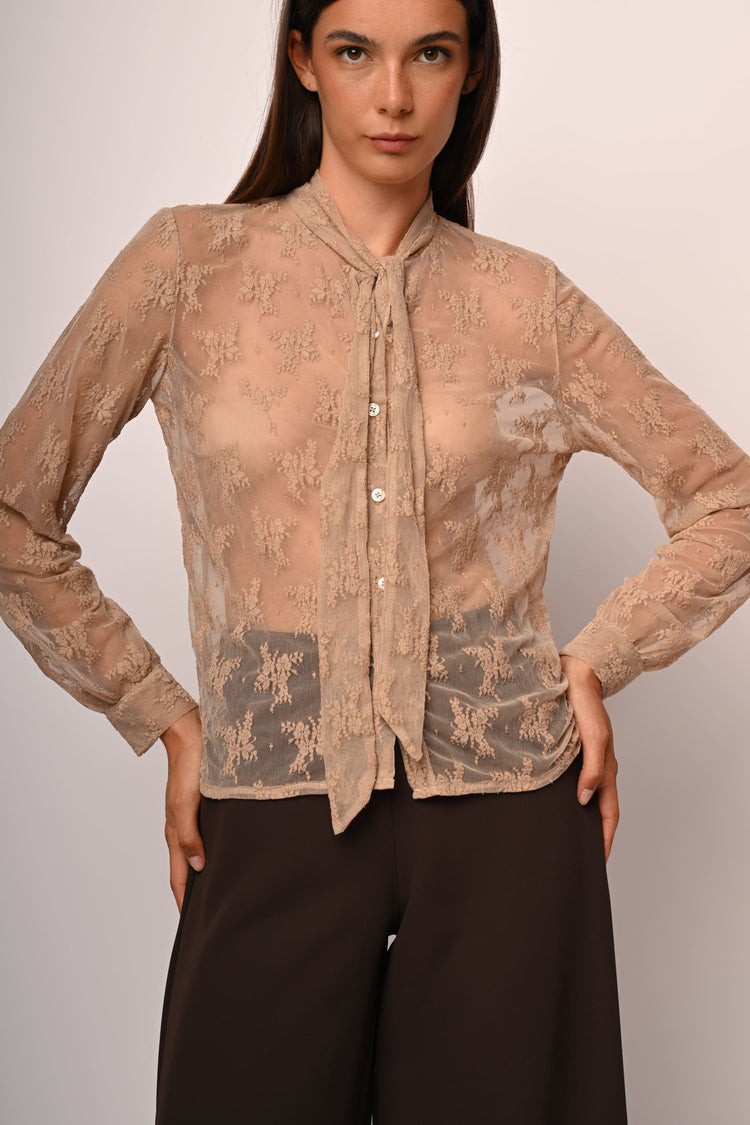 Camicia in pizzo con fiocco