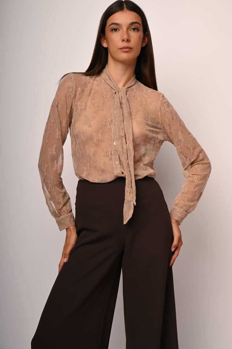 Camicia in pizzo con fiocco