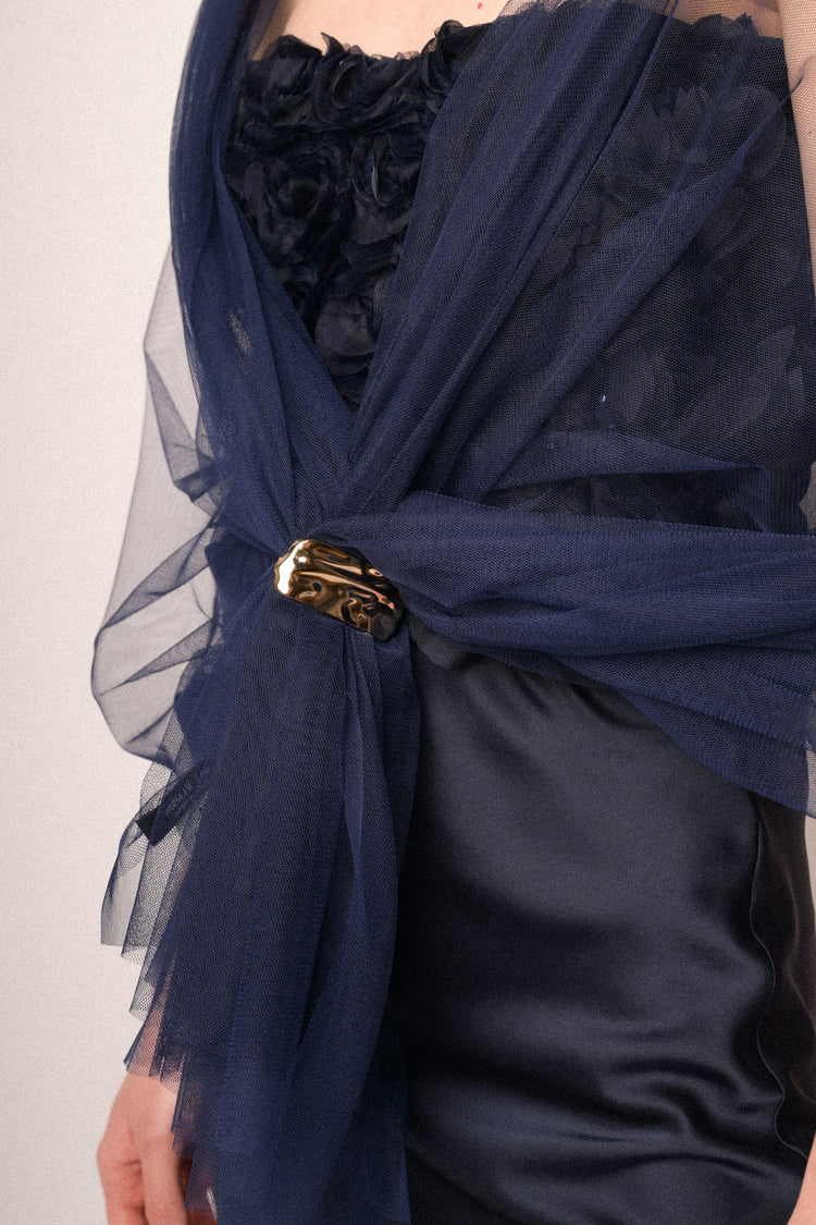 Coprispalle in tulle blu con fibbia oro