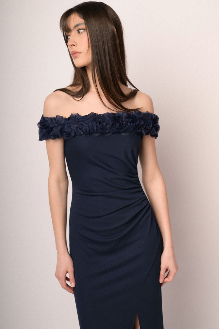 Abito lungo da sera blu notte con rose 3D