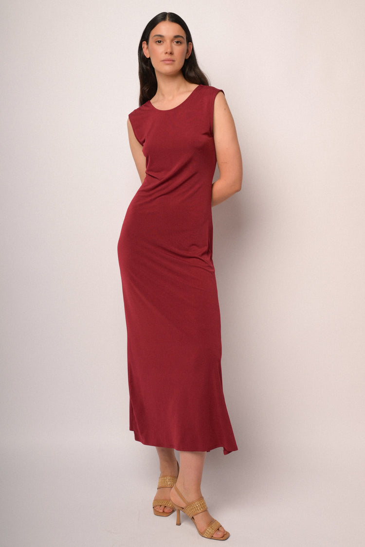Abito lungo rosso con scollo sul retro
