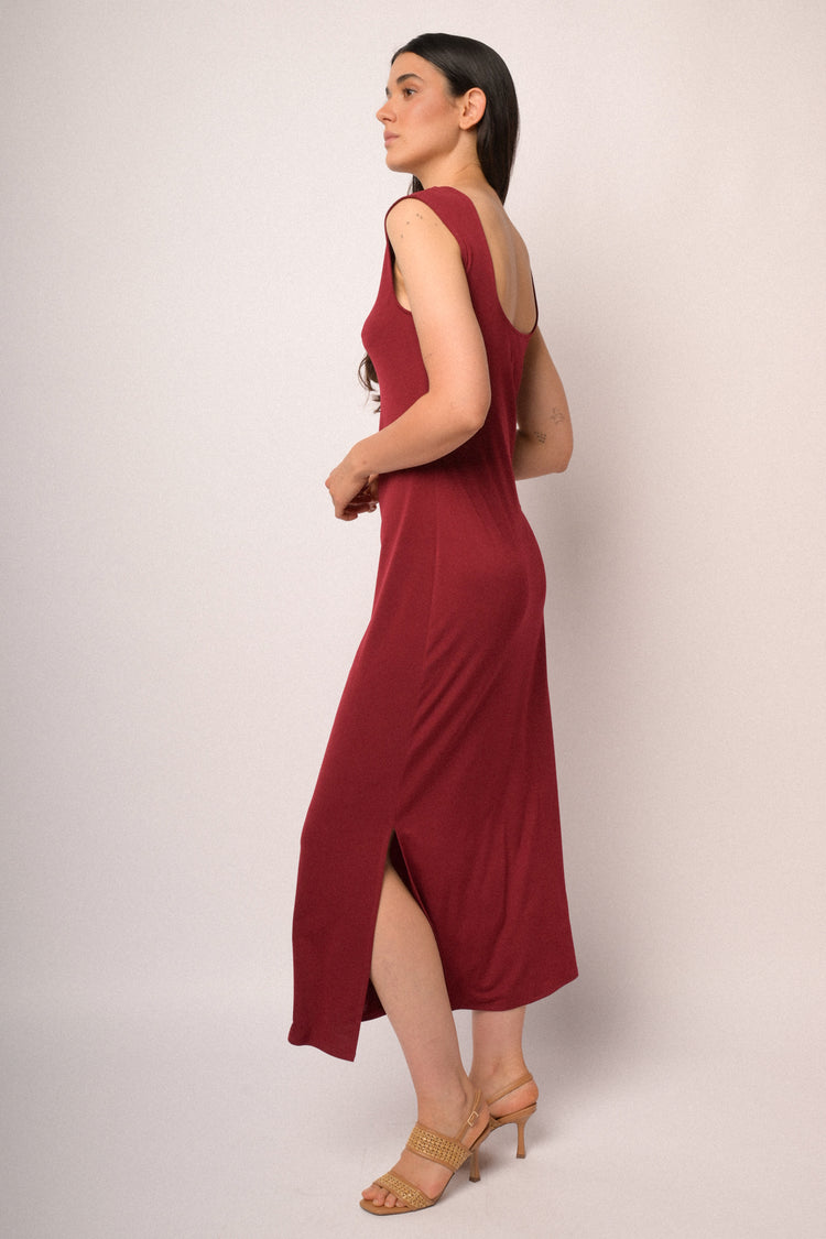 Abito lungo rosso con scollo sul retro