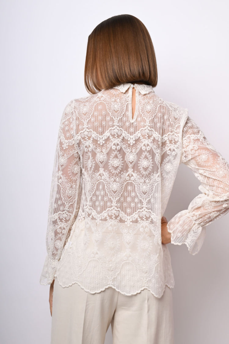 Top a maniche lunghe in pizzo
