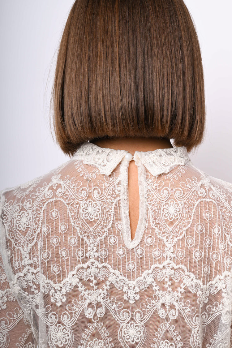 Top a maniche lunghe in pizzo