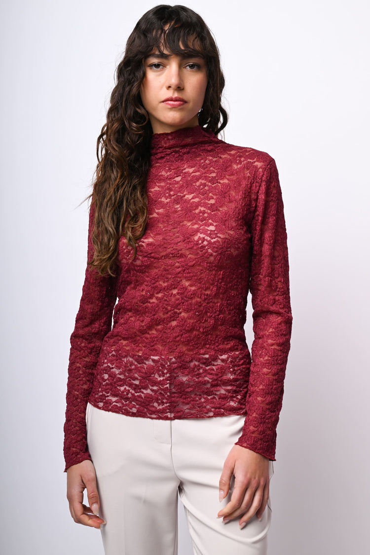 Top in pizzo con scollo a cratere