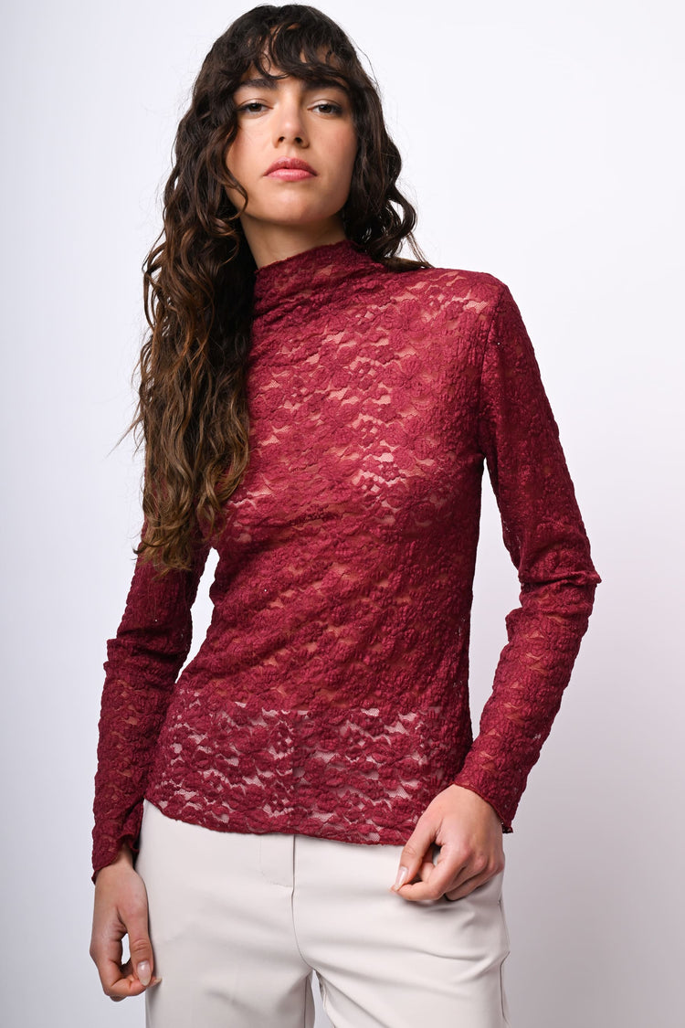 Top in pizzo con scollo a cratere