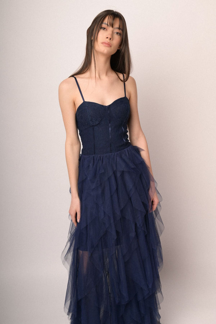 Abito lungo con top in pizzo e gonna in tulle blu