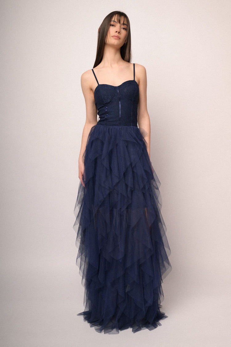 Abito lungo con top in pizzo e gonna in tulle blu