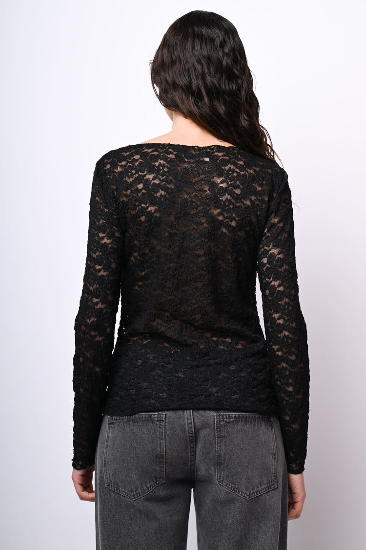 Top in pizzo con scollo a barchetta