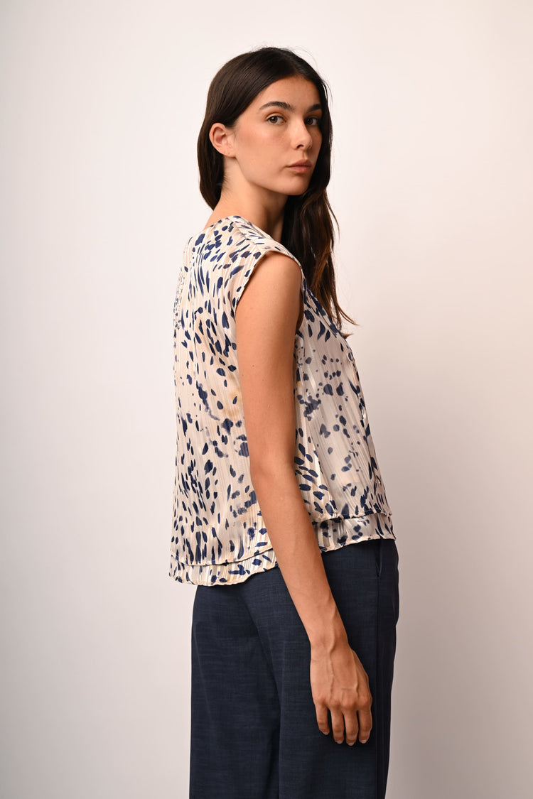 Top a stampa astratta con laccetti