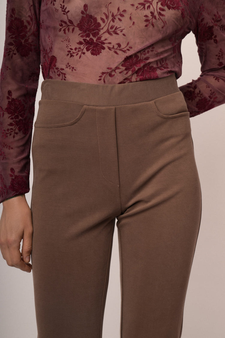 Pantaloni misto modal cioccolato a gamba svasata
