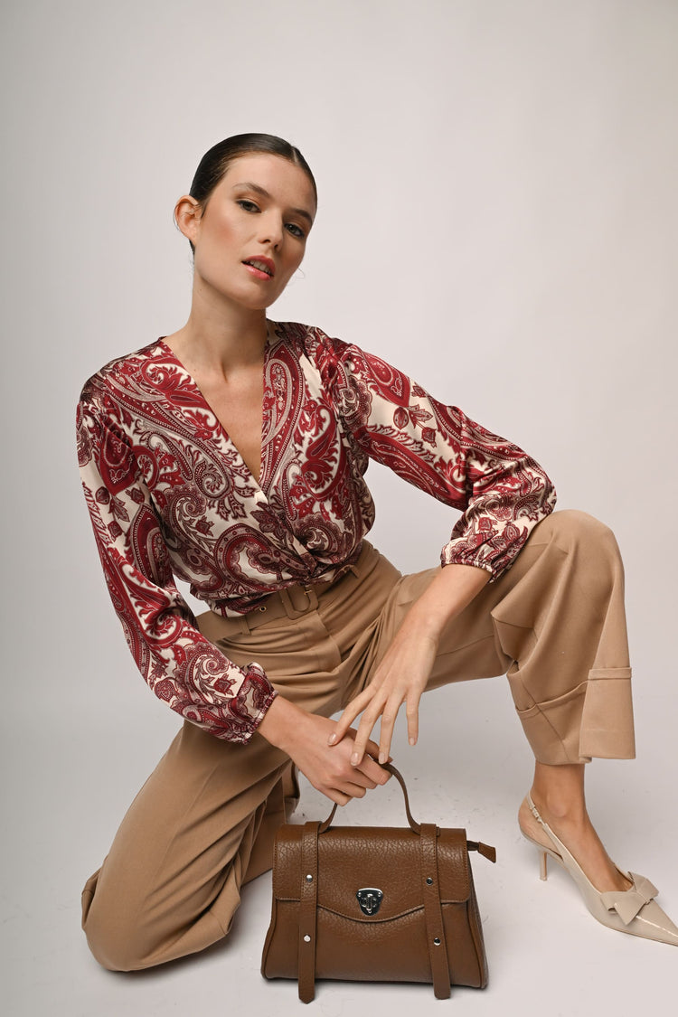 Blusa con nodo a stampa paisley