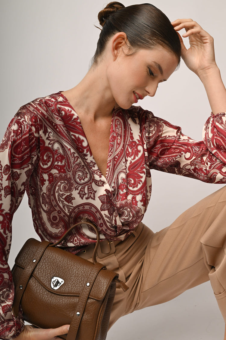 Blusa con nodo a stampa paisley