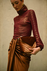 Dolcevita in maglia lamé con cut-out sul retro