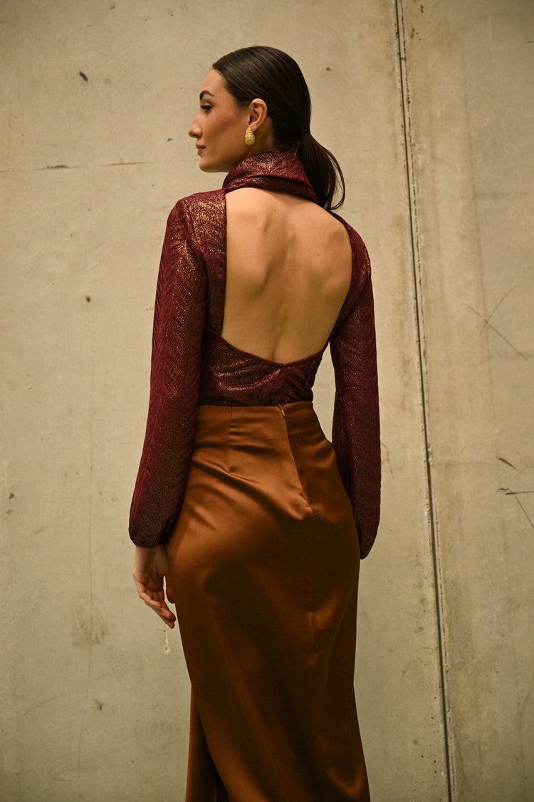 Dolcevita in maglia lamé con cut-out sul retro