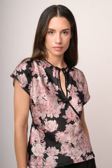 Blusa in raso a stampa floreale rosa & nero con alamari