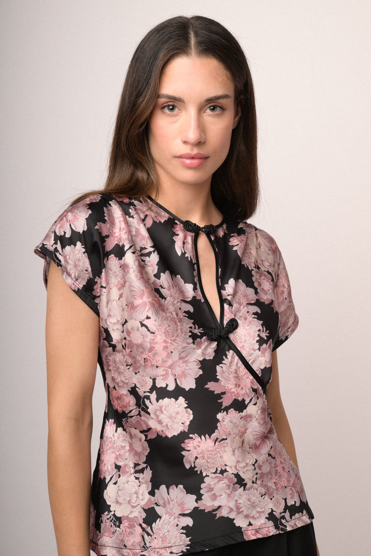 Blusa in raso a stampa floreale rosa & nero con alamari
