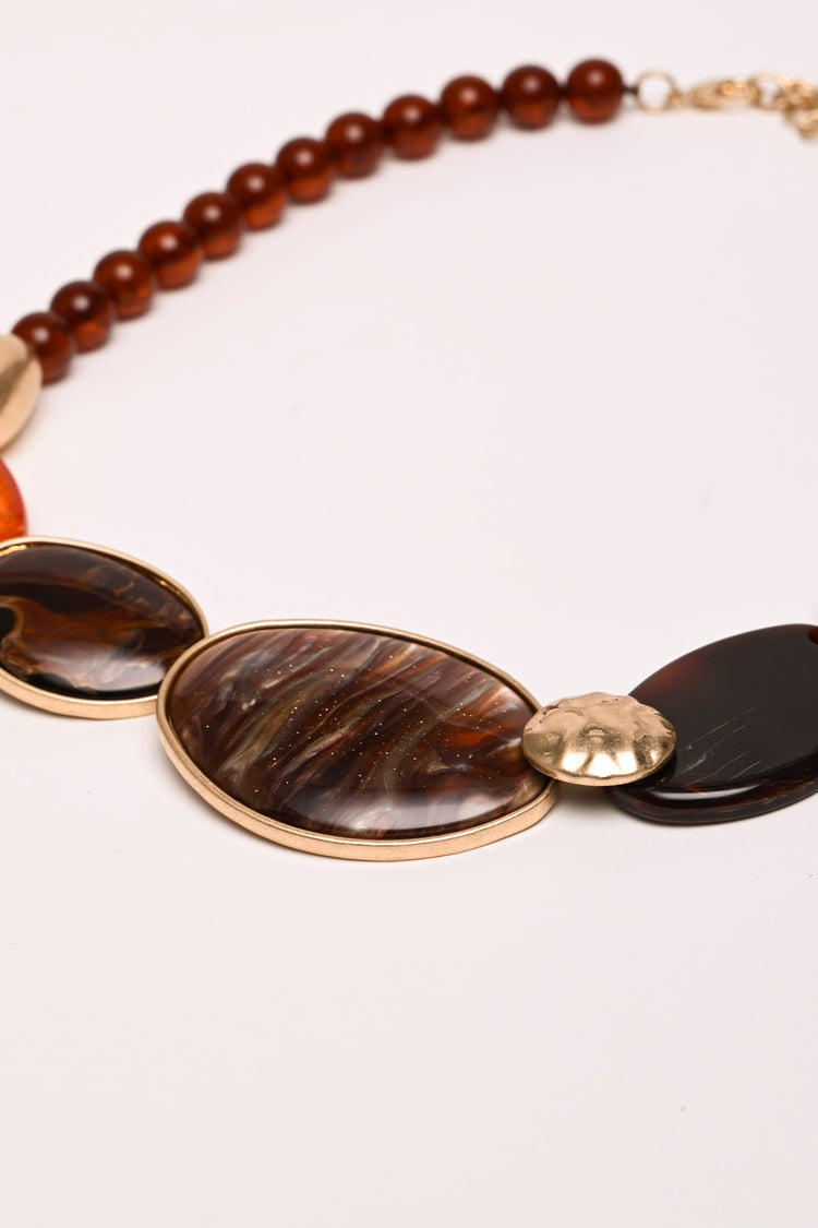 Collana con perline e pietre