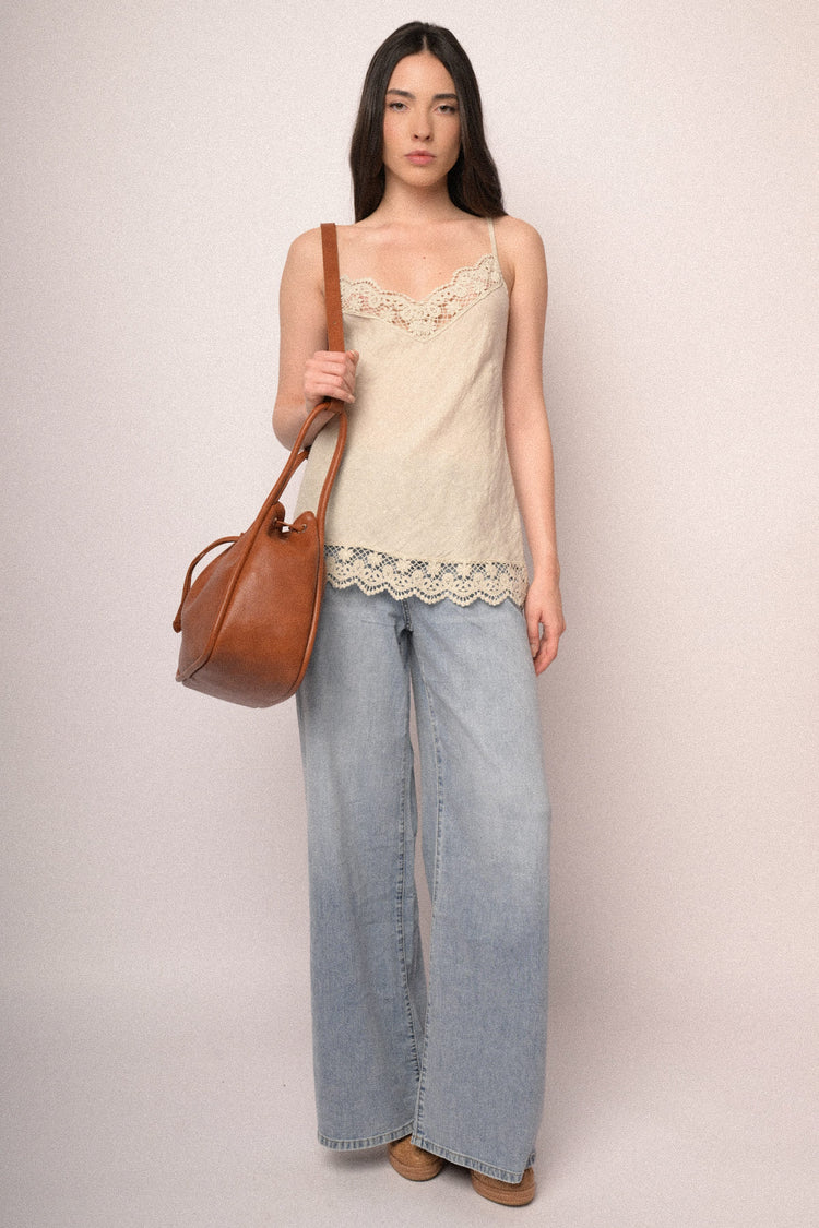 Top in lino beige con profili in pizzo