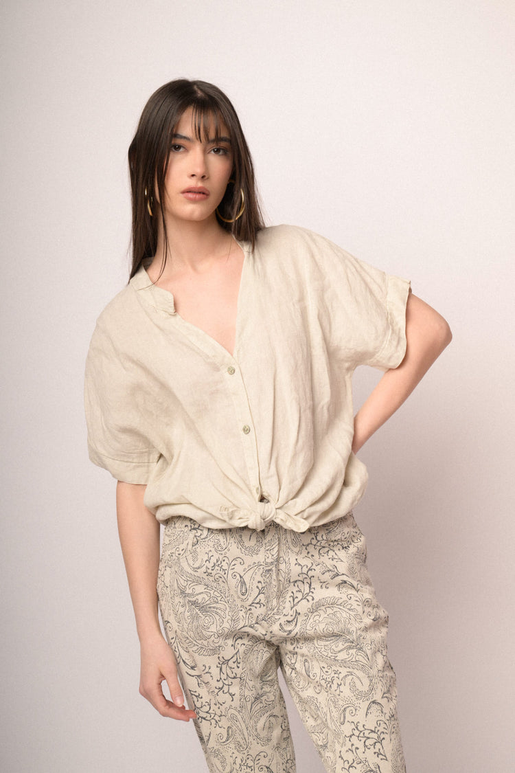 Camicia in lino beige con nodo