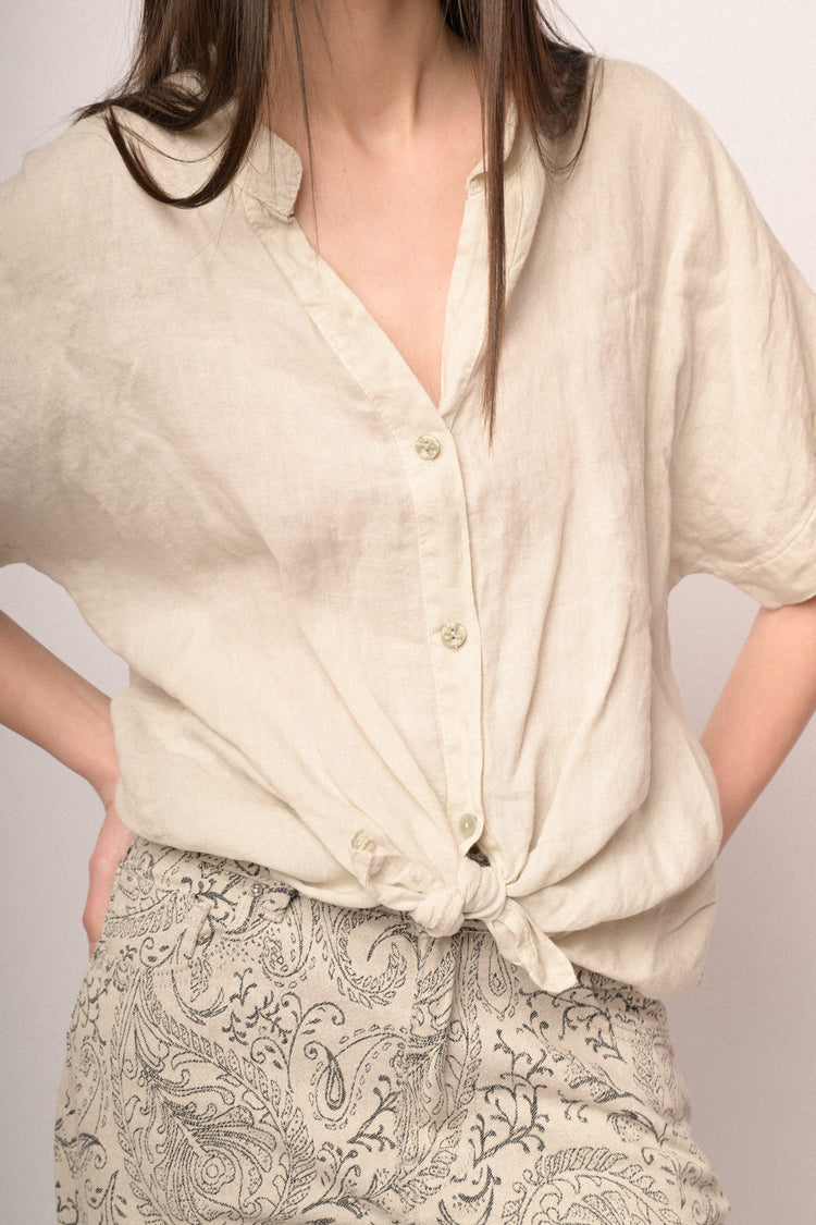 Camicia in lino beige con nodo