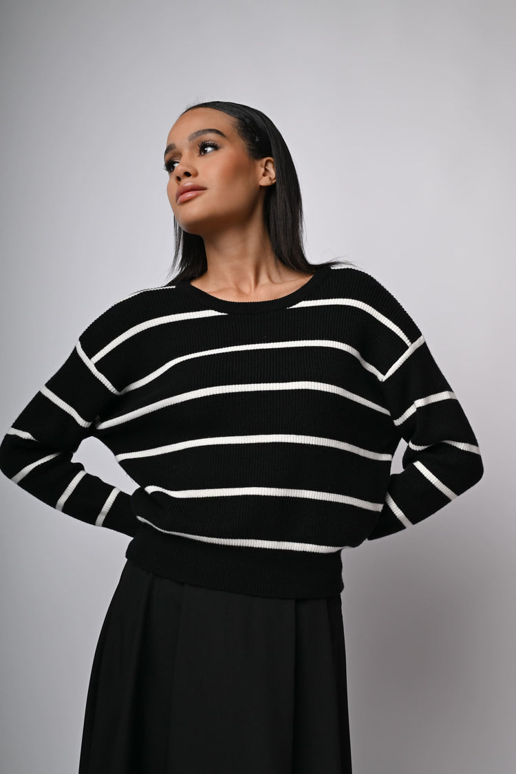 Pull a righe con fiocco sul retro