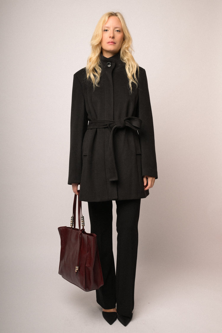 Cappotto con cinta e zip oro
